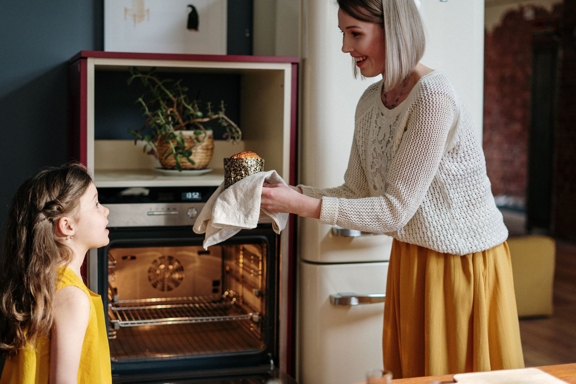 Come pulire il forno incrostato con prodotti naturali
