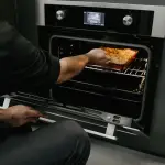 Come pulire un forno incrostato naturalmente