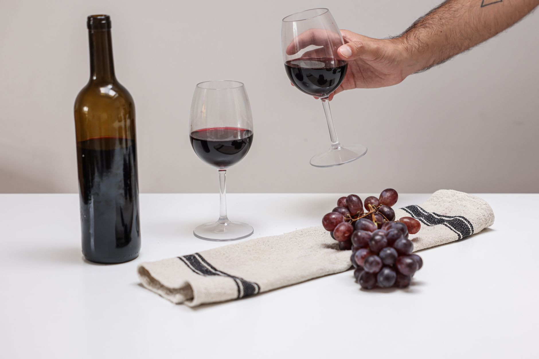 Come togliere le macchie di vino rosso dai tessuti