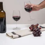 Come togliere le macchie di vino rosso dai tessuti