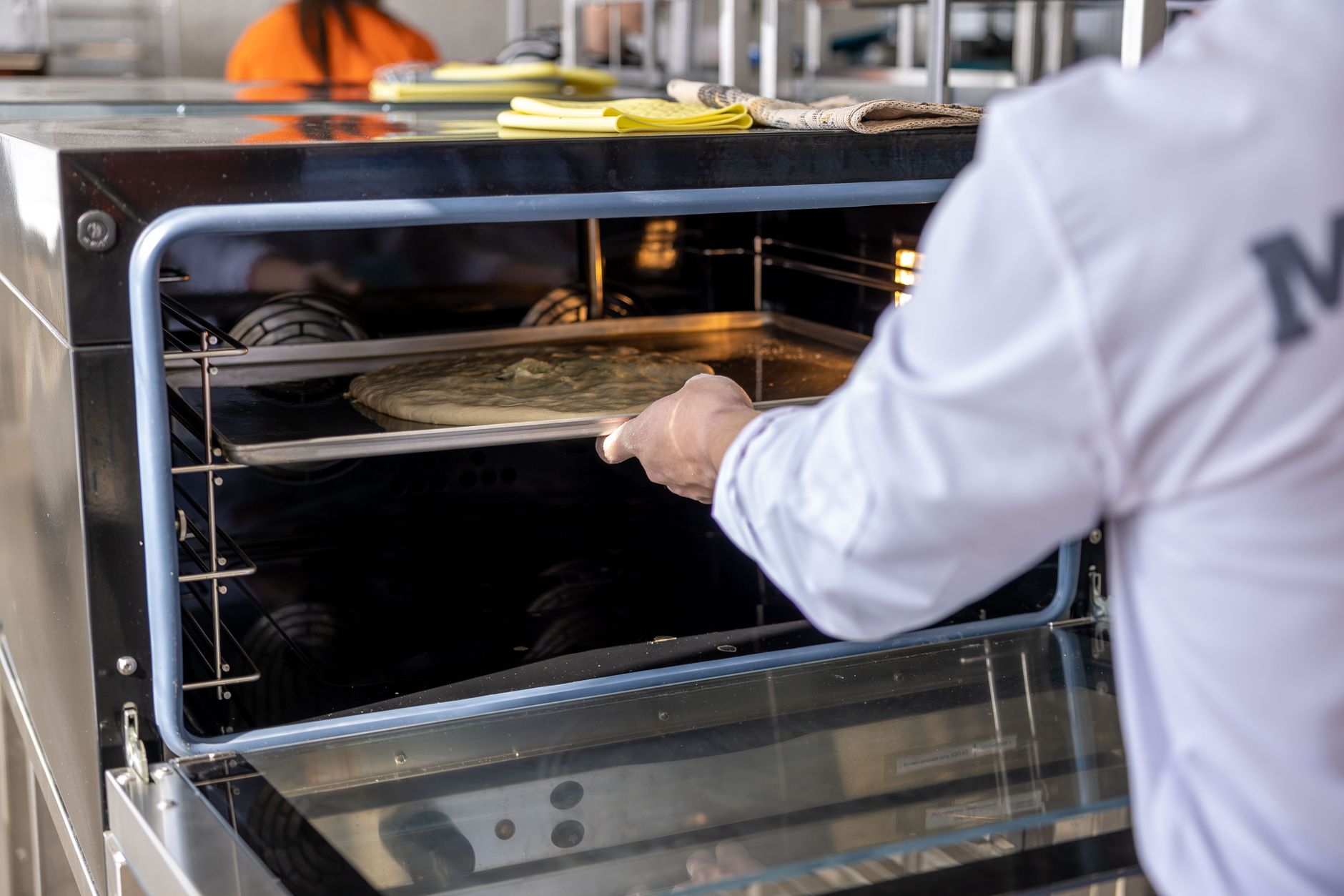Come pulire il forno con ingredienti di cucina