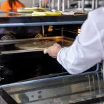 Come pulire il forno con ingredienti di cucina